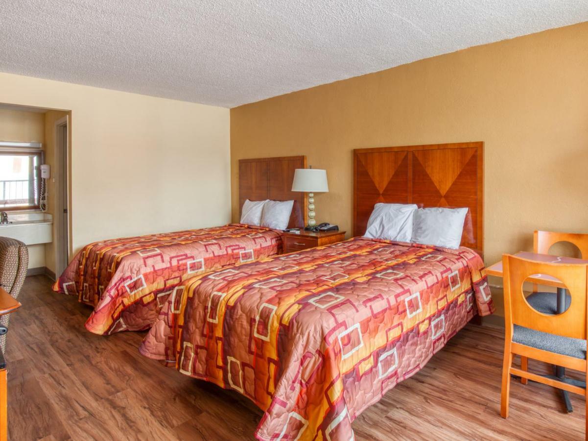 פורסט פארק Budgetel Inn & Suites מראה חיצוני תמונה
