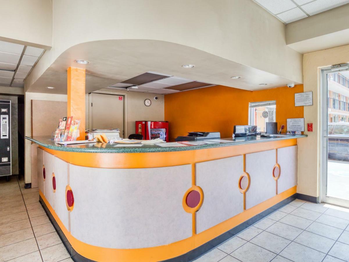 פורסט פארק Budgetel Inn & Suites מראה חיצוני תמונה