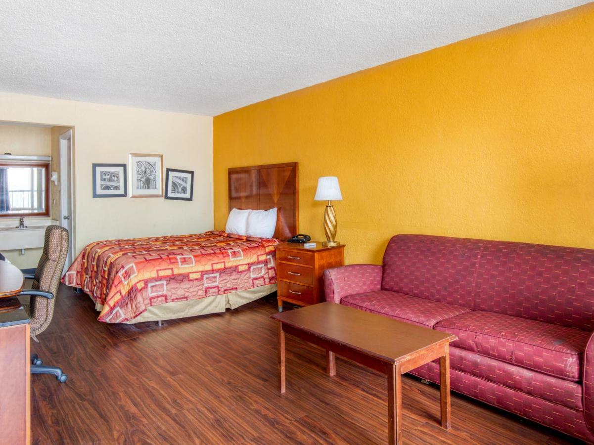 פורסט פארק Budgetel Inn & Suites מראה חיצוני תמונה