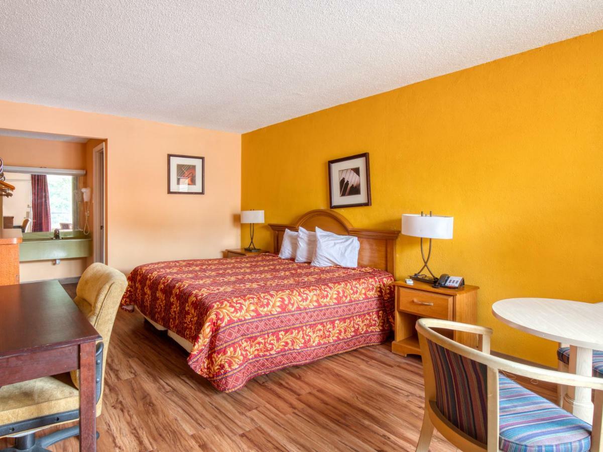 פורסט פארק Budgetel Inn & Suites מראה חיצוני תמונה