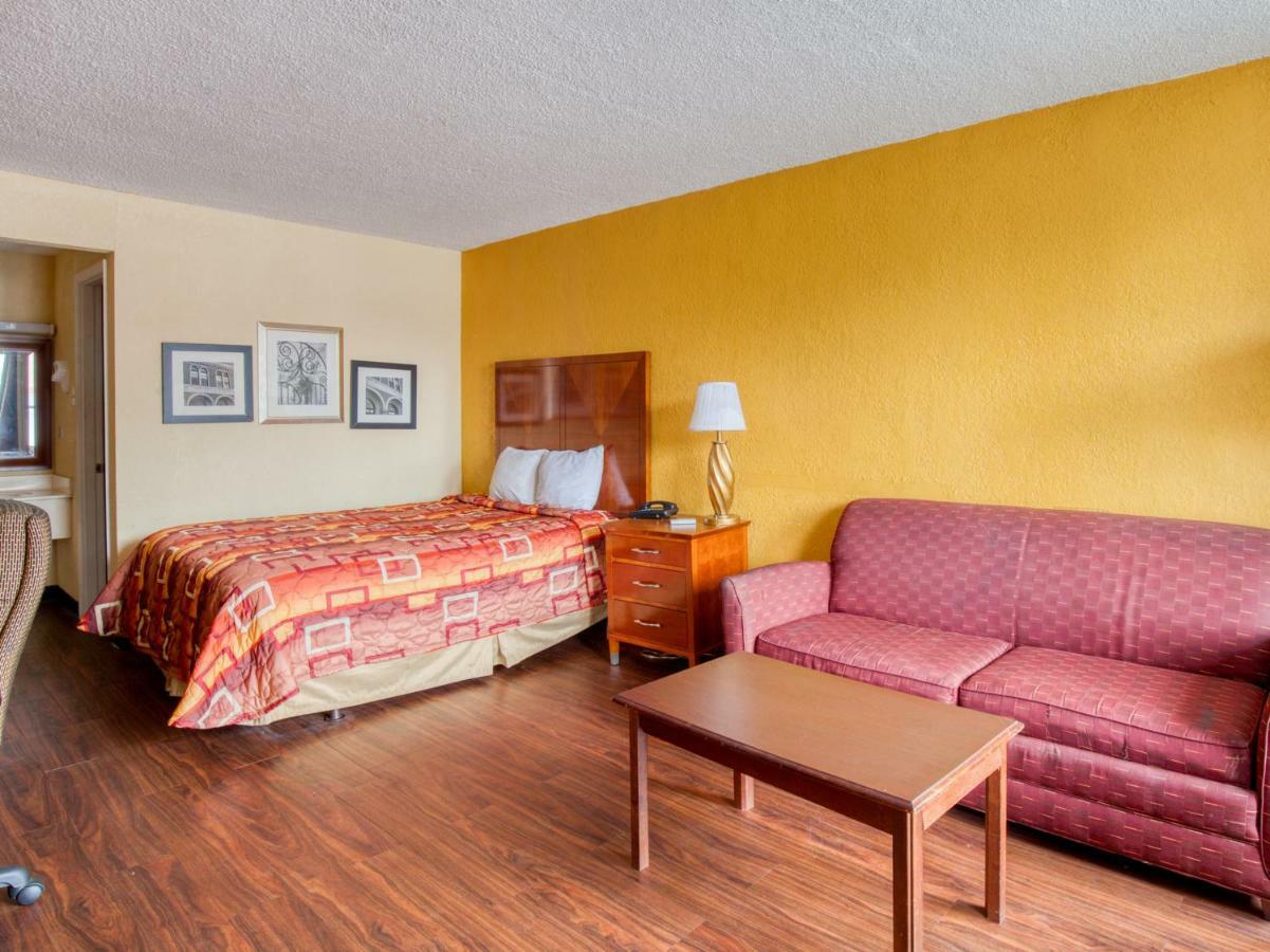 פורסט פארק Budgetel Inn & Suites מראה חיצוני תמונה
