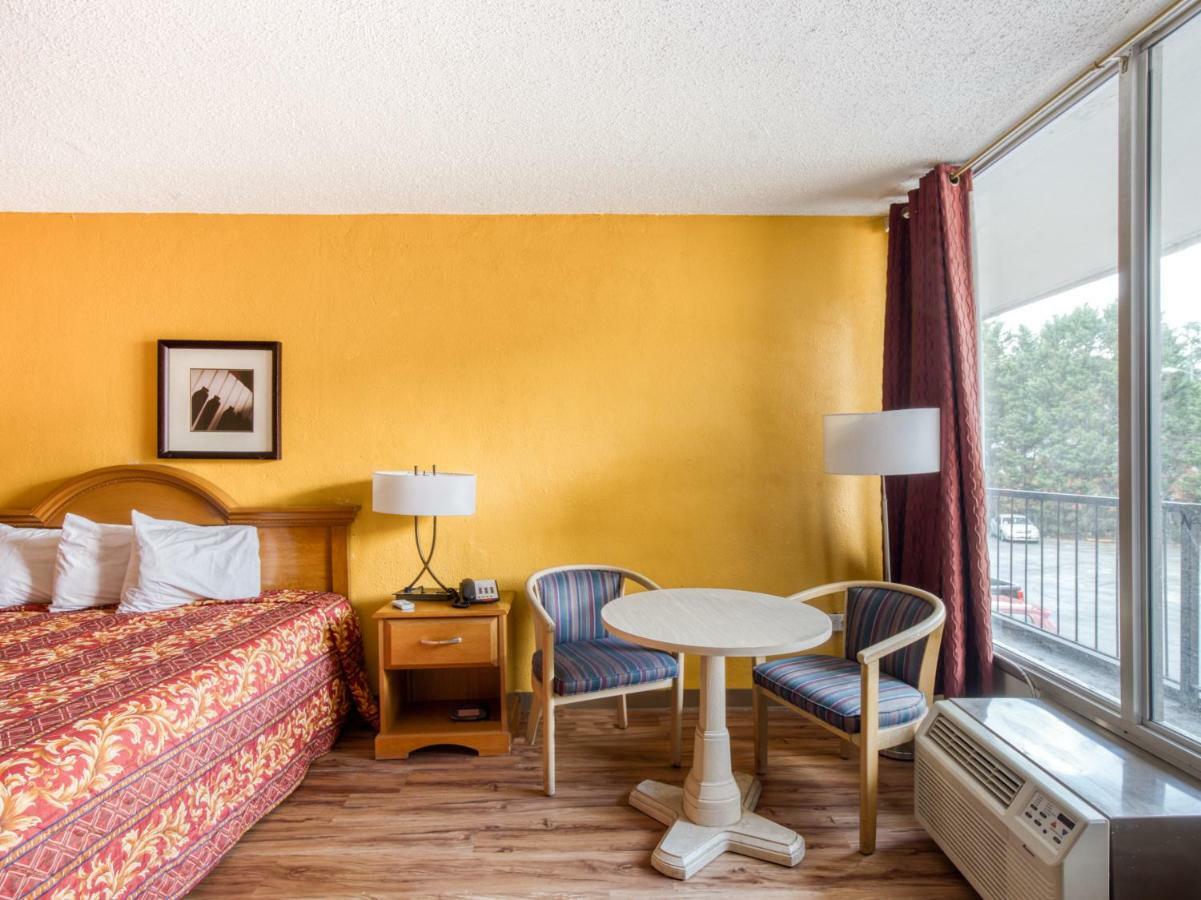 פורסט פארק Budgetel Inn & Suites מראה חיצוני תמונה