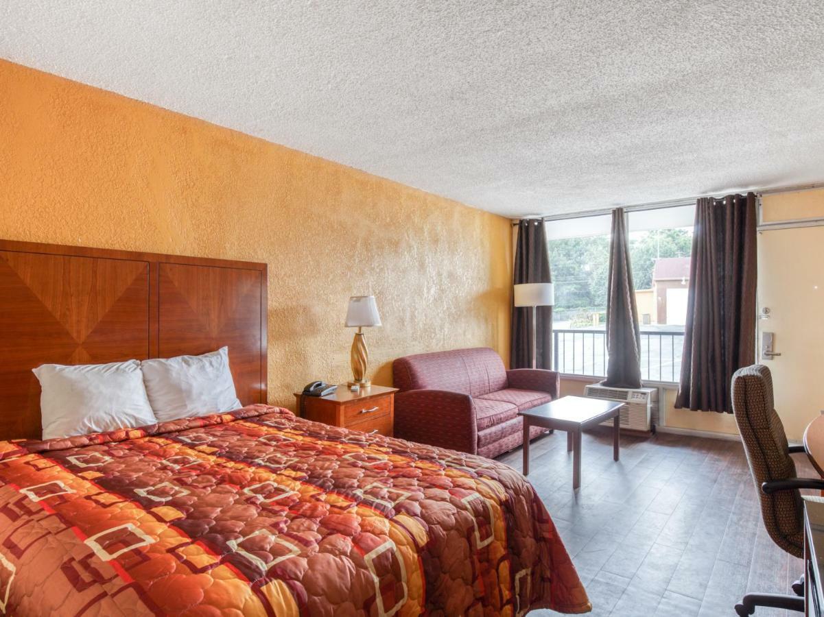 פורסט פארק Budgetel Inn & Suites מראה חיצוני תמונה