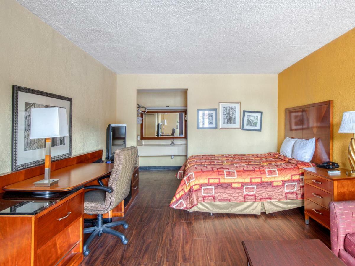 פורסט פארק Budgetel Inn & Suites מראה חיצוני תמונה