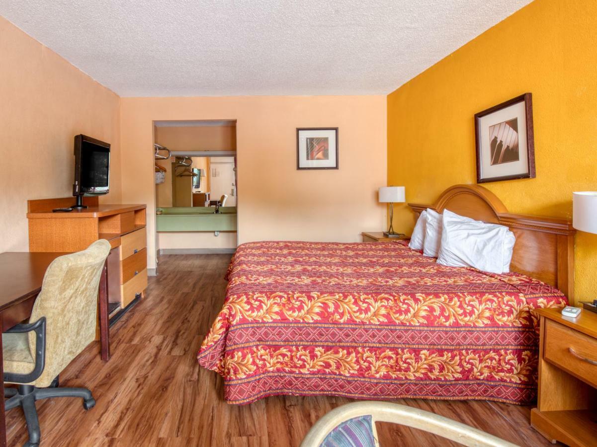 פורסט פארק Budgetel Inn & Suites מראה חיצוני תמונה